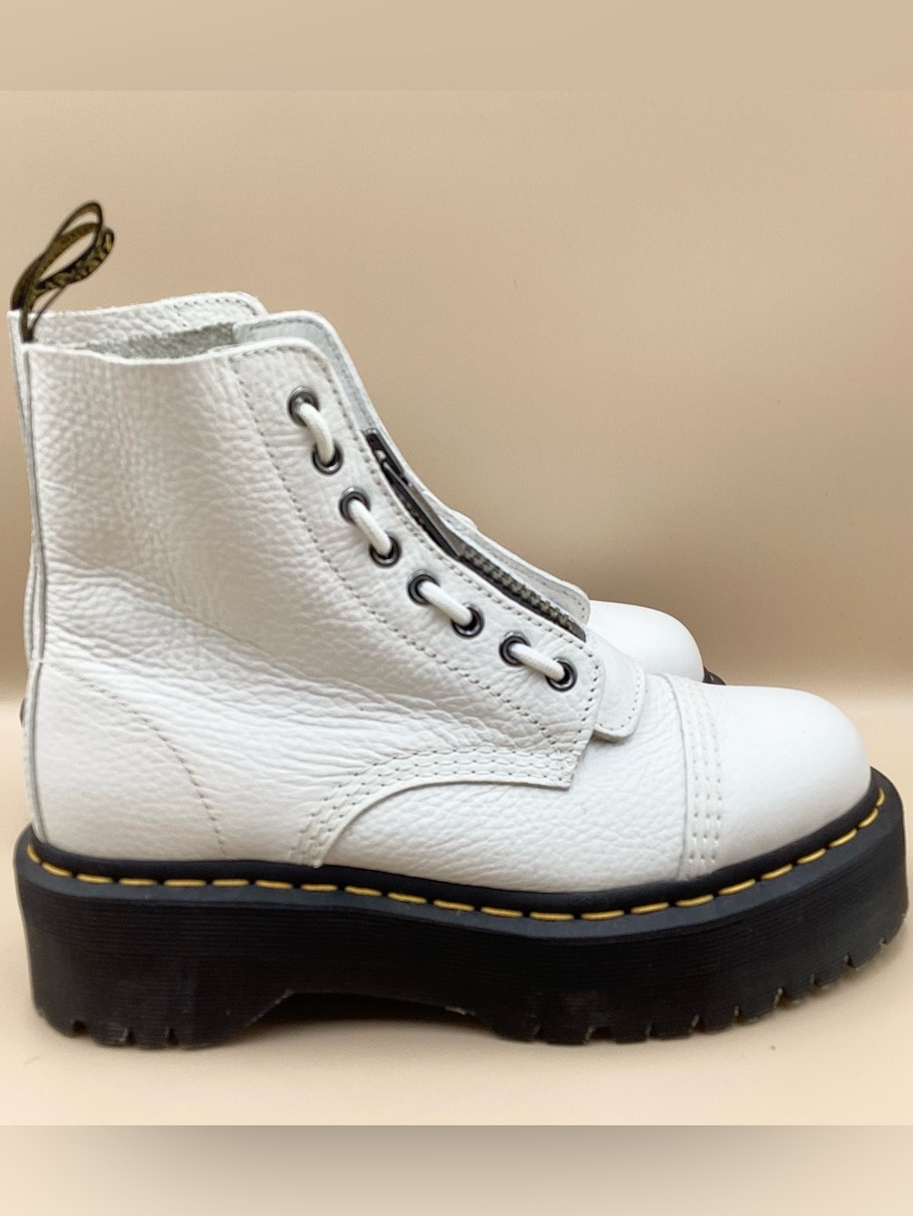 Like New Dr. Martens White Leather Sinclair Platform Lace-Up Boots Size 8 - Picture 2 of 11